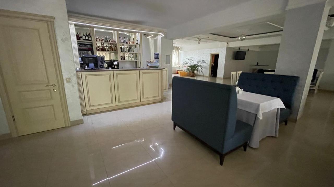 Hotel Yunist Ivano-Frankivsk Esterno foto
