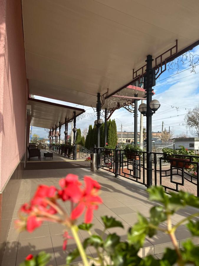 Hotel Yunist Ivano-Frankivsk Esterno foto