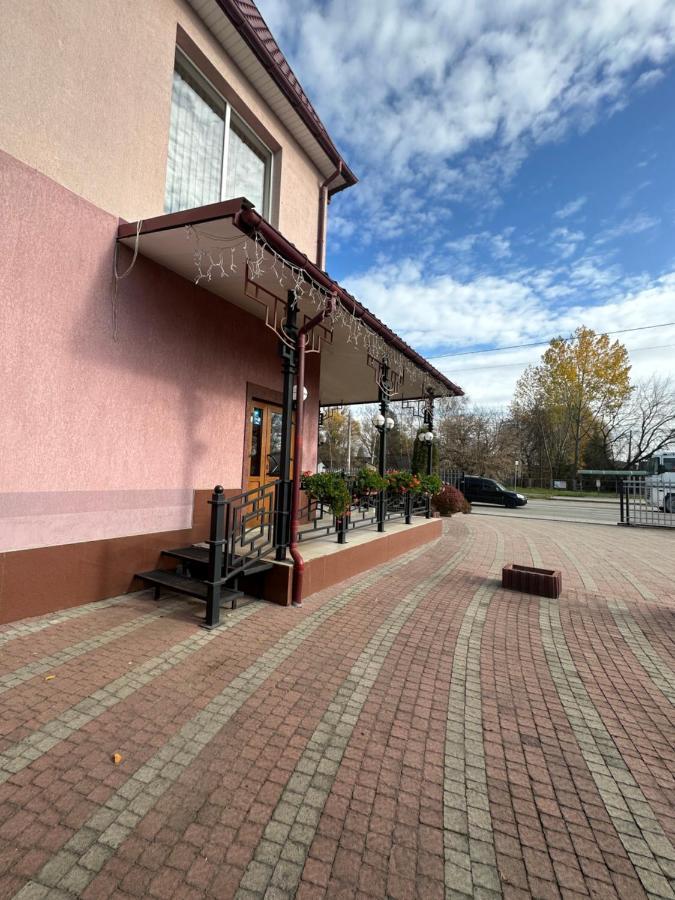 Hotel Yunist Ivano-Frankivsk Esterno foto