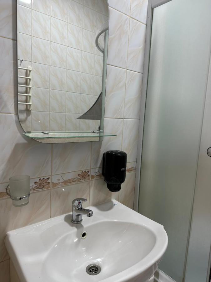 Hotel Yunist Ivano-Frankivsk Esterno foto