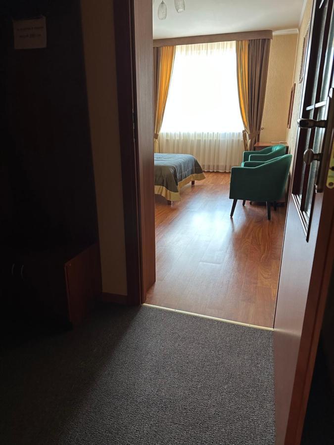 Hotel Yunist Ivano-Frankivsk Esterno foto